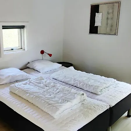 Gorgeous Home In Aakirkeby With Kitchen Casa vacanze Vester Somarken