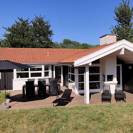Gorgeous In Aakirkeby With Kitchen 度假居 Vester Somarken