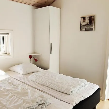 Gorgeous Home In Aakirkeby With Kitchen Casa vacanze Vester Somarken