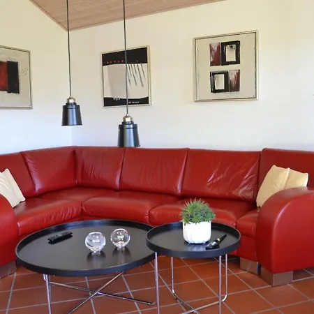 Gorgeous Home In Aakirkeby With Kitchen Casa vacanze Vester Somarken