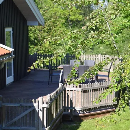 度假居 Gorgeous In Aakirkeby With Kitchen Vester Somarken